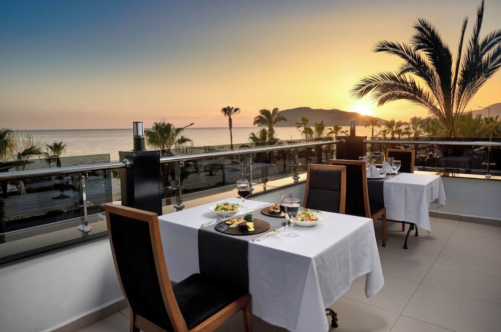 Kaila Beach Hotel - All Inclusive — Restaurant & bars in Alanya