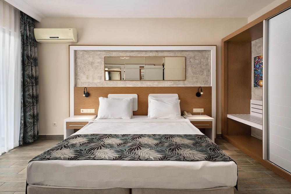 Kaila Beach Hotel - All Inclusive — Hotel rooms in Alanya