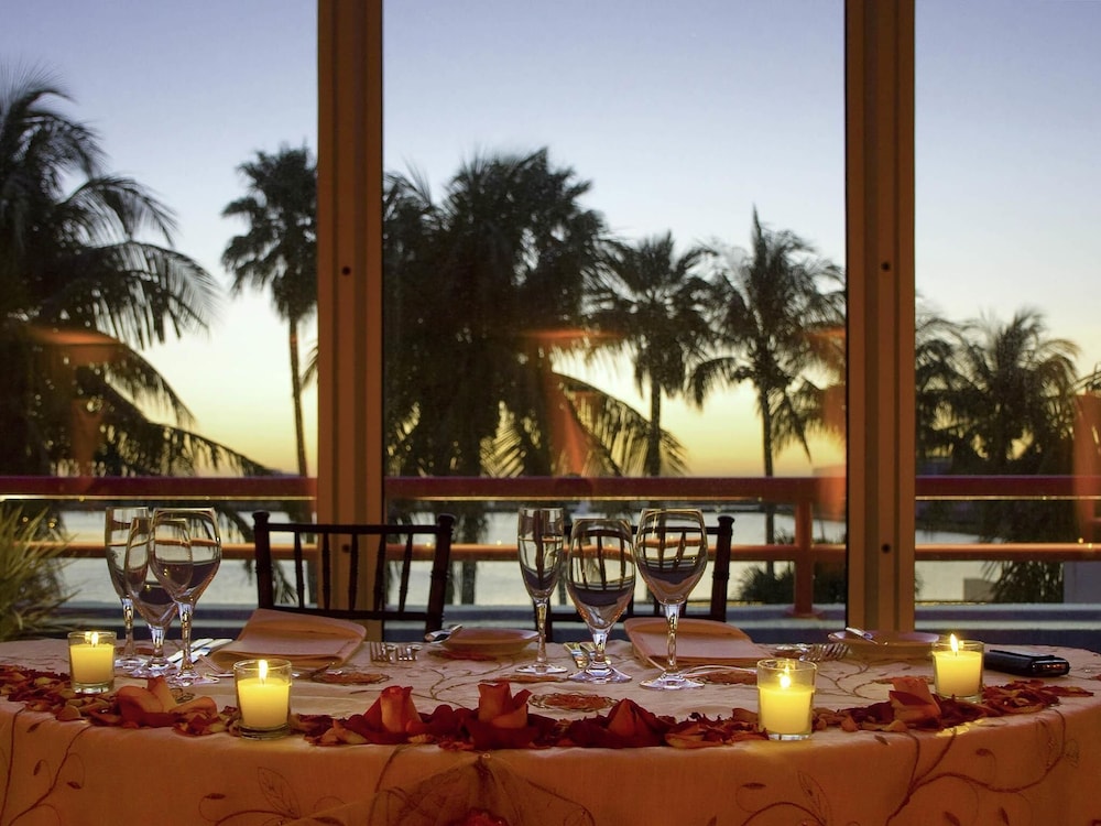 Pullman Miami Airport — Restaurant & bars in Miami, Florida