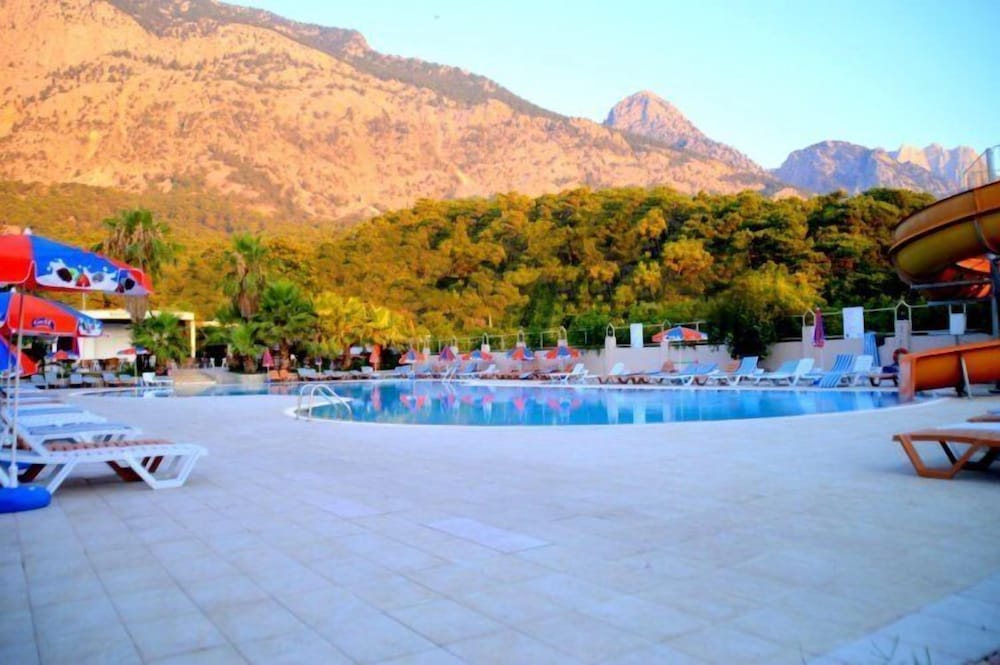 Magic Sun Hotel — Swimming pool in Kemer