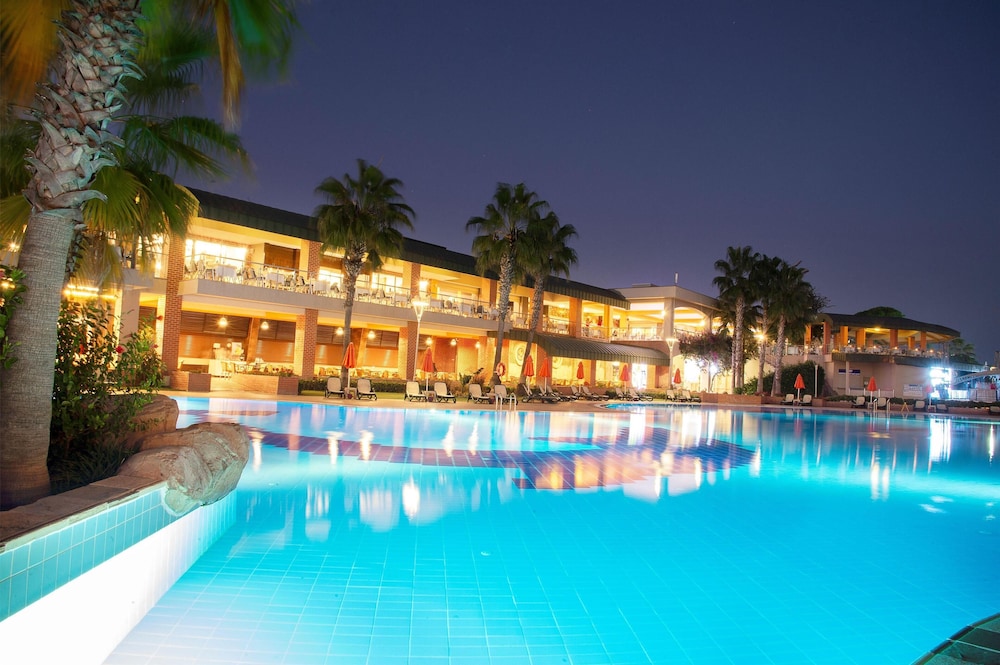 Pine Beach Belek - All Inclusive — Swimming pool in Belek