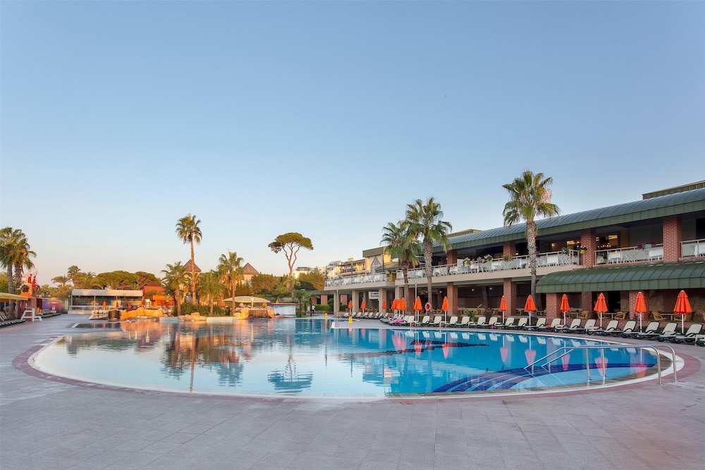 Pine Beach Belek - All Inclusive — Swimming pool in Belek