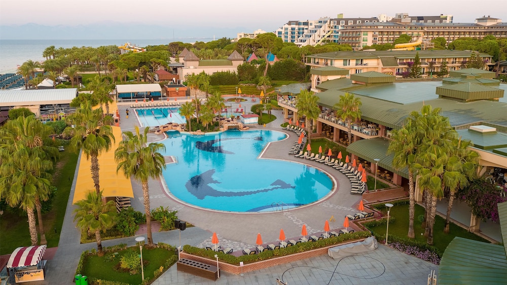 Pine Beach Belek - All Inclusive — Swimming pool in Belek