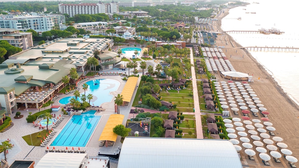 Pine Beach Belek - All Inclusive — Swimming pool in Belek