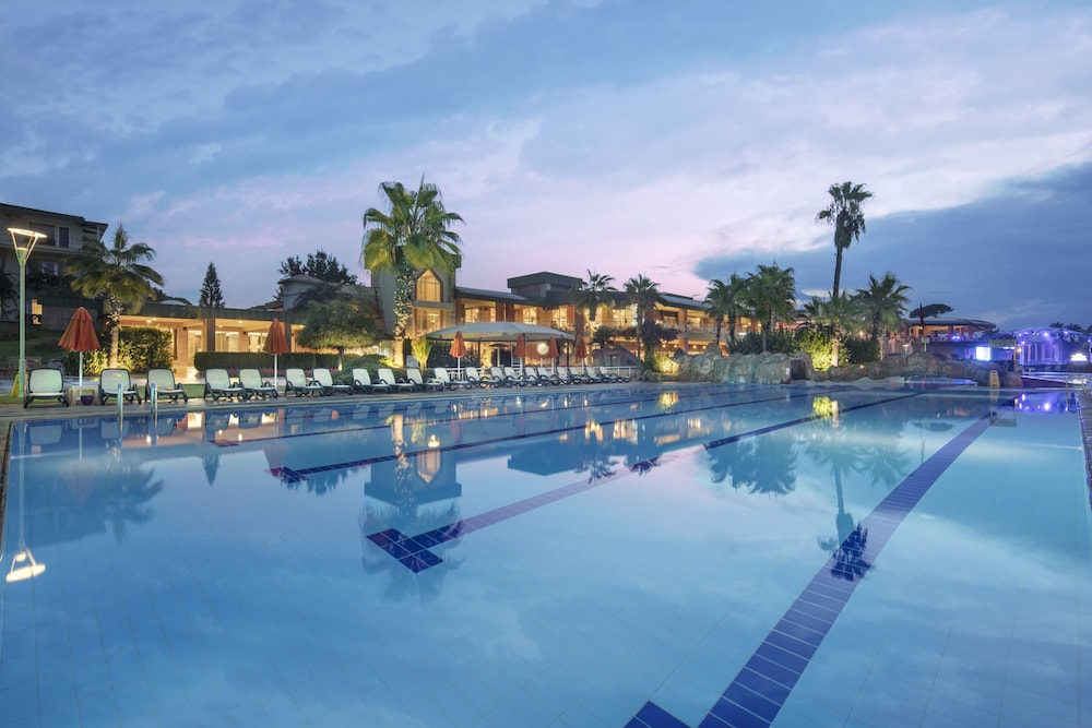 Pine Beach Belek - All Inclusive — Swimming pool in Belek