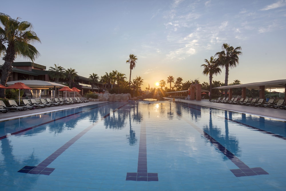 Pine Beach Belek - All Inclusive — Swimming pool in Belek