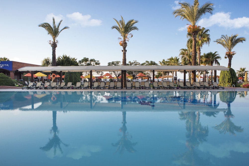 Pine Beach Belek - All Inclusive — Swimming pool in Belek