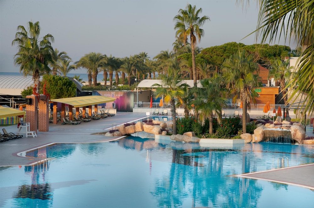Pine Beach Belek - All Inclusive — Swimming pool in Belek