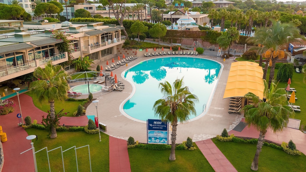 Pine Beach Belek - All Inclusive — Swimming pool in Belek