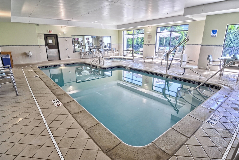SpringHill Suites Detroit Southfield — Swimming pool in Southfield, Michigan