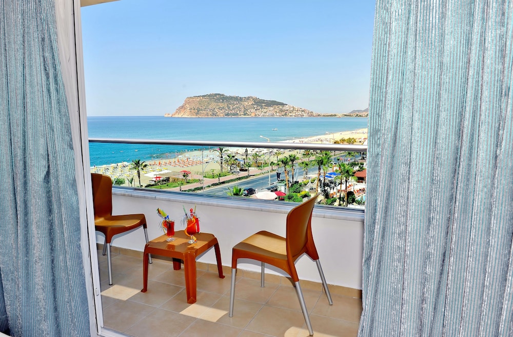 Mesut Hotel — Hotel rooms in Alanya
