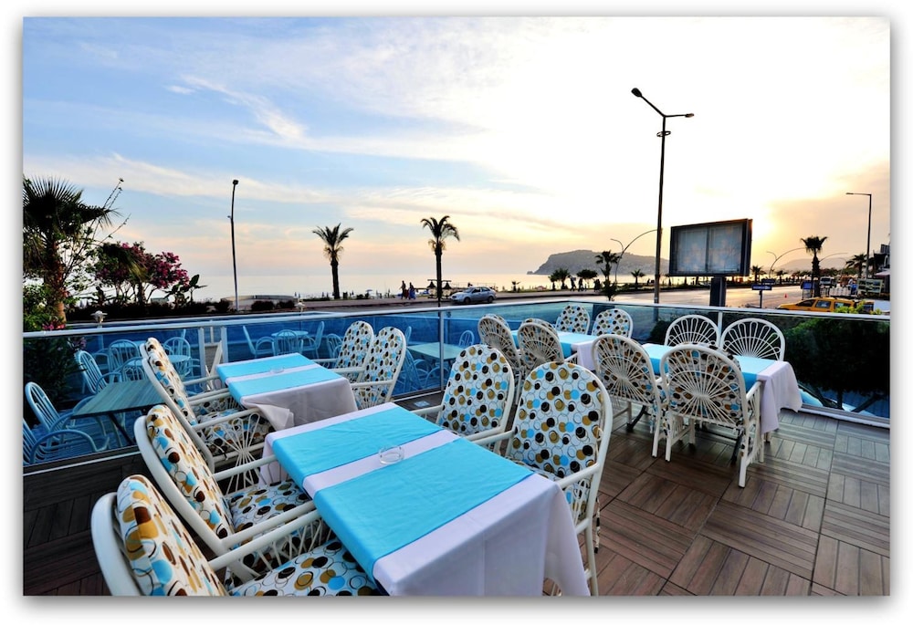 Mesut Hotel — Restaurant & bars in Alanya