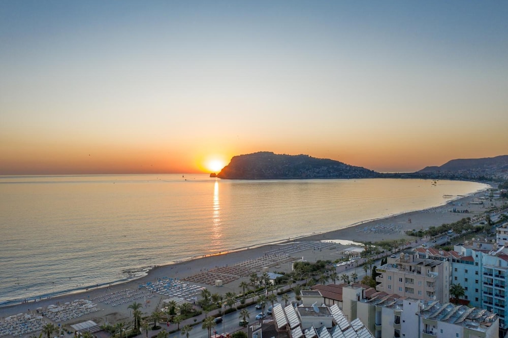 Mesut Hotel — Beach in Alanya