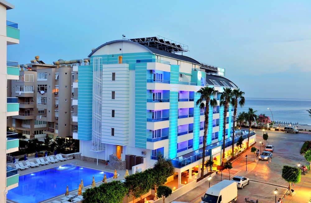 Mesut Hotel — Hotel building in Alanya