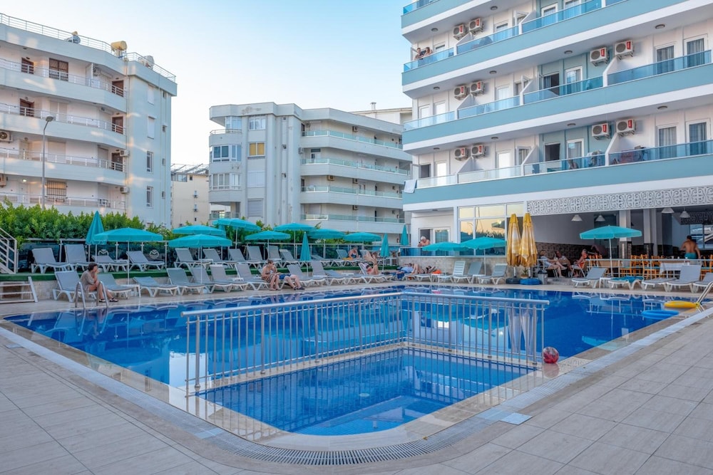Mesut Hotel — Swimming pool in Alanya