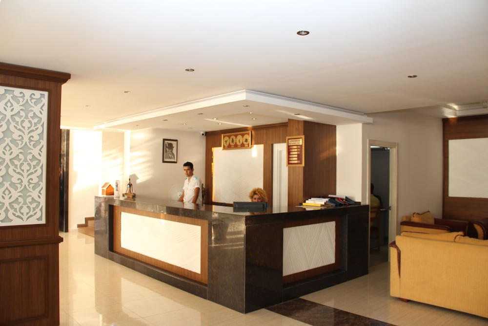 Mesut Hotel — Hotel building in Alanya