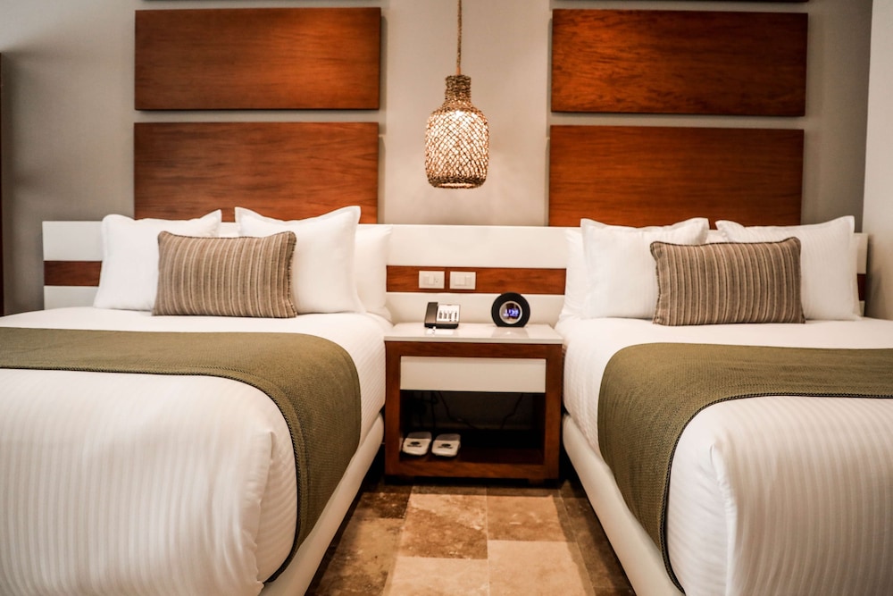 The Reef 28 Hotel & Spa - Luxury Adults Only - All Suites — Hotel rooms in Playa del Carmen, Quintana Roo
