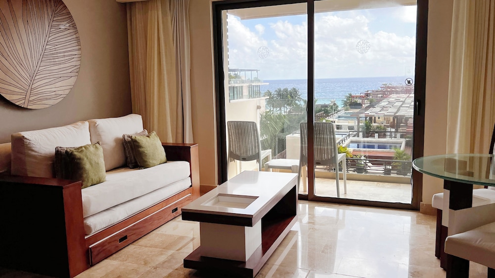 The Reef 28 Hotel & Spa - Luxury Adults Only - All Suites — Hotel rooms in Playa del Carmen, Quintana Roo