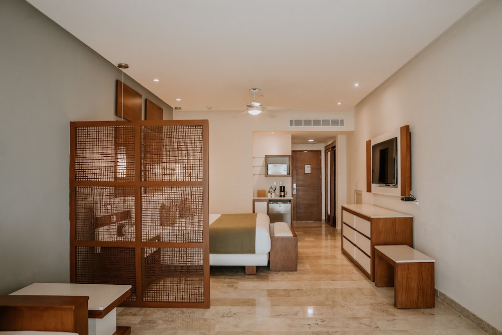 The Reef 28 Hotel & Spa - Luxury Adults Only - All Suites — Hotel rooms in Playa del Carmen, Quintana Roo