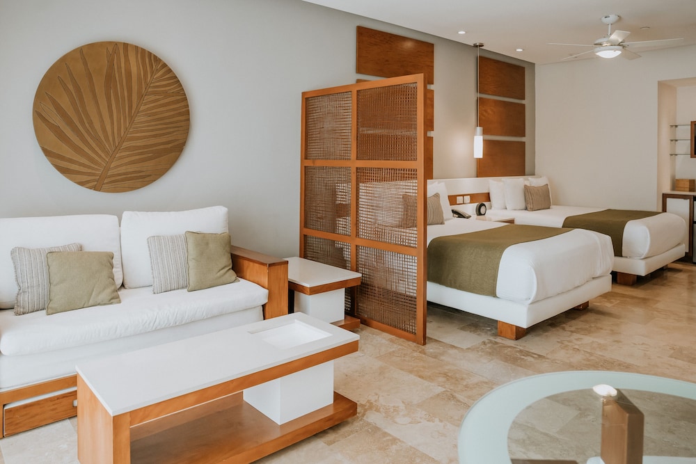 The Reef 28 Hotel & Spa - Luxury Adults Only - All Suites — Hotel rooms in Playa del Carmen, Quintana Roo