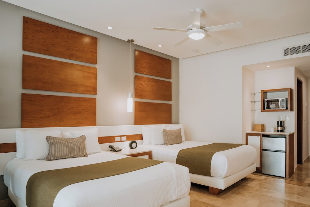 The Reef 28 Hotel & Spa - Luxury Adults Only - All Suites — Hotel rooms in Playa del Carmen, Quintana Roo