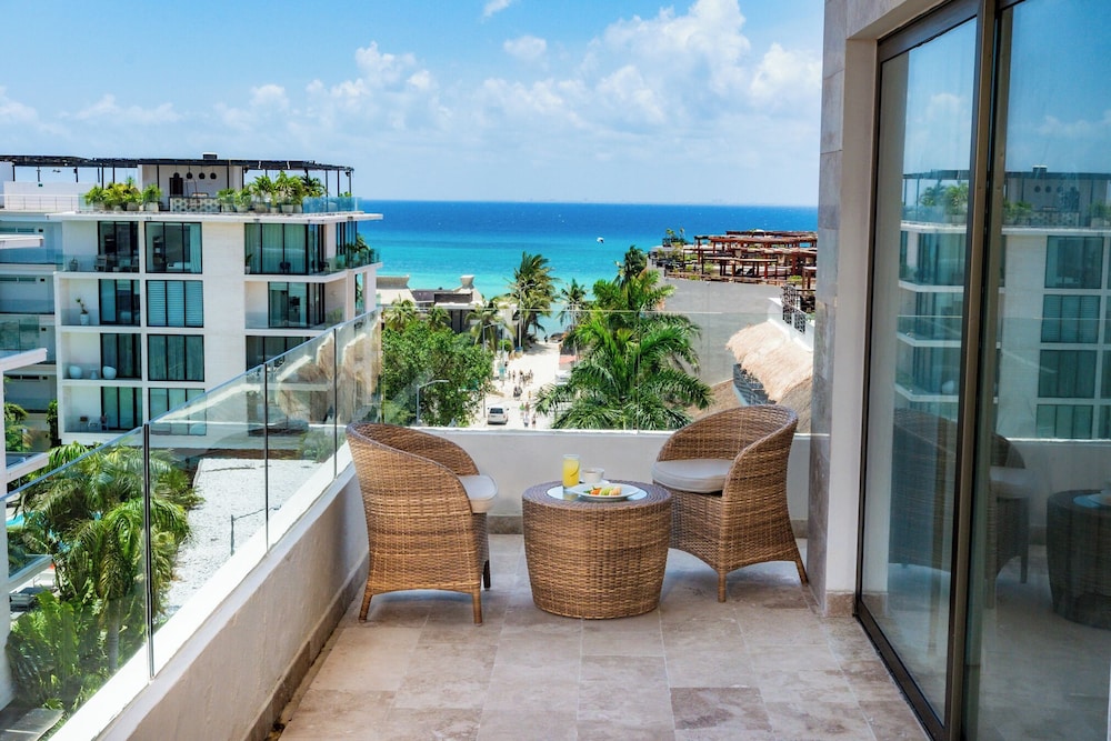 The Reef 28 Hotel & Spa - Luxury Adults Only - All Suites — Hotel rooms in Playa del Carmen, Quintana Roo