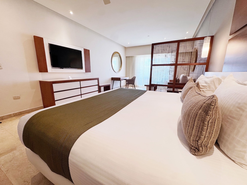 The Reef 28 Hotel & Spa - Luxury Adults Only - All Suites — Hotel rooms in Playa del Carmen, Quintana Roo