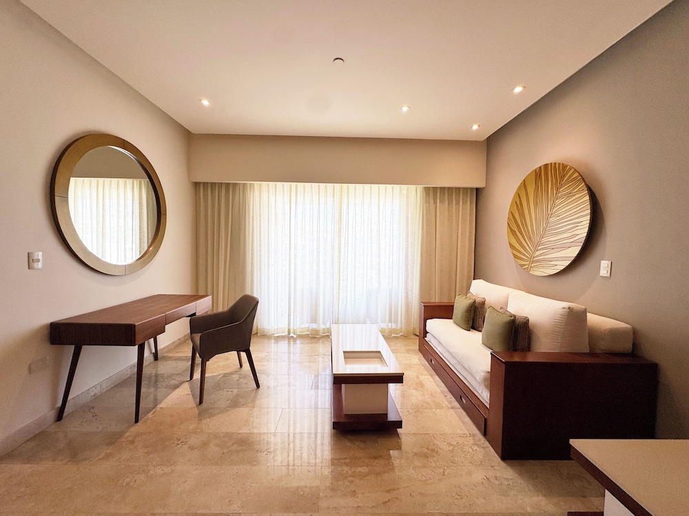 The Reef 28 Hotel & Spa - Luxury Adults Only - All Suites — Hotel rooms in Playa del Carmen, Quintana Roo