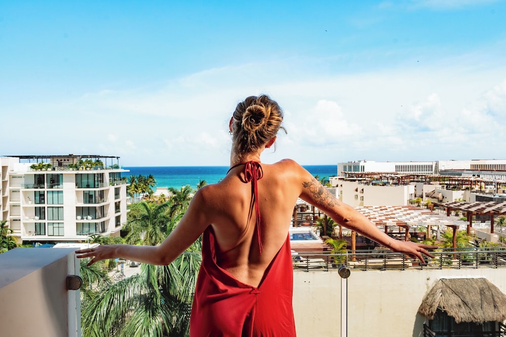 The Reef 28 Hotel & Spa - Luxury Adults Only - All Suites — Hotel building in Playa del Carmen, Quintana Roo