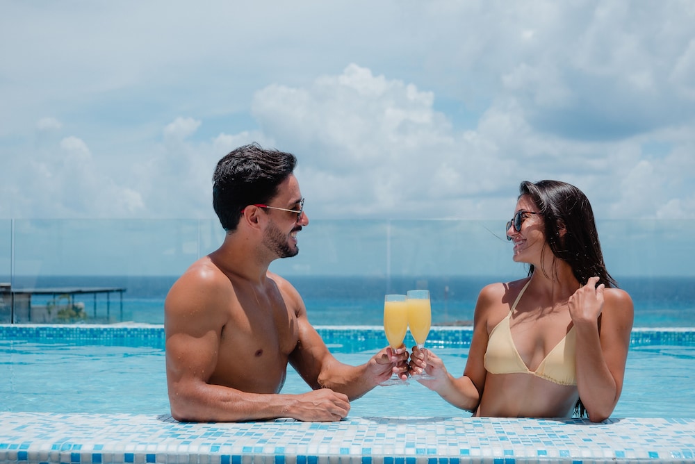 The Reef 28 Hotel & Spa - Luxury Adults Only - All Suites — Swimming pool in Playa del Carmen, Quintana Roo