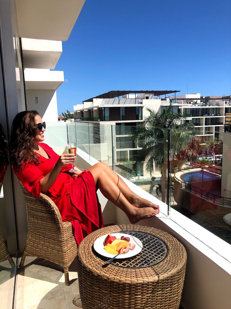 The Reef 28 Hotel & Spa - Luxury Adults Only - All Suites — Hotel building in Playa del Carmen, Quintana Roo