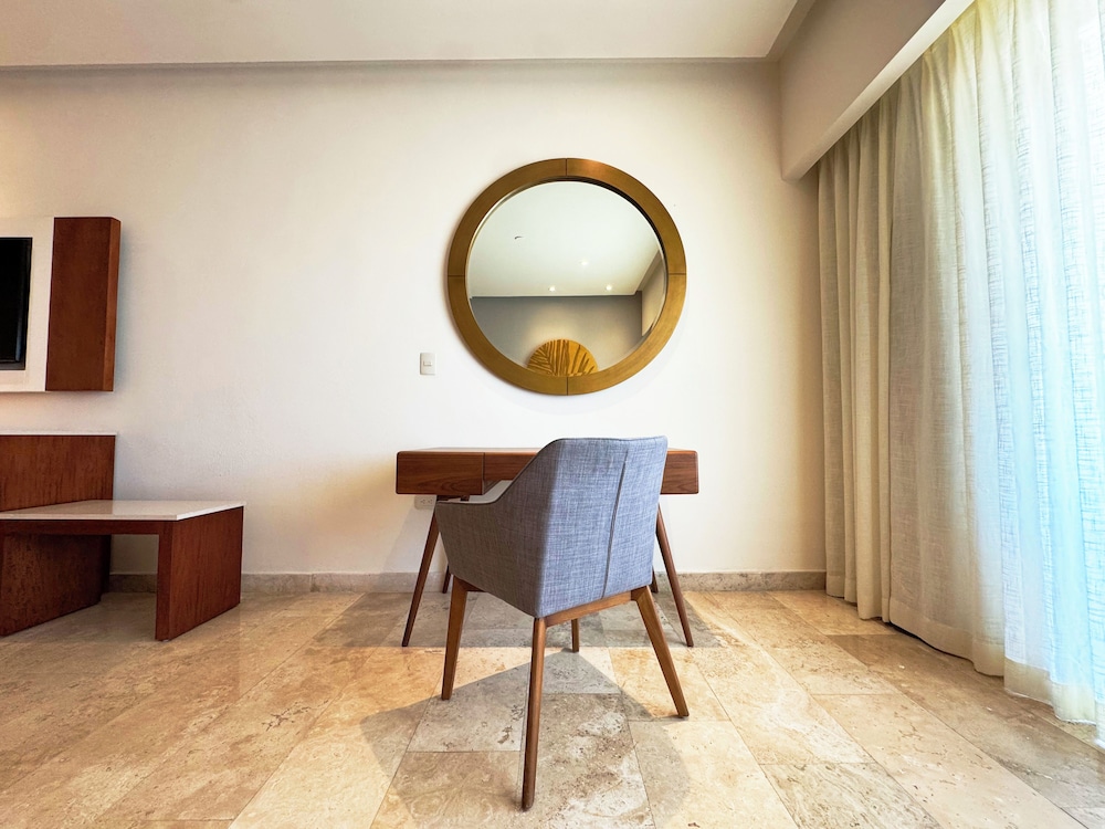 The Reef 28 Hotel & Spa - Luxury Adults Only - All Suites — Hotel rooms in Playa del Carmen, Quintana Roo