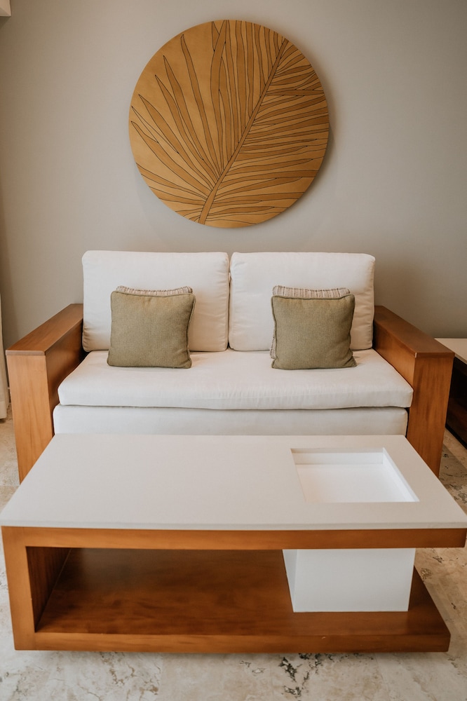 The Reef 28 Hotel & Spa - Luxury Adults Only - All Suites — Hotel rooms in Playa del Carmen, Quintana Roo