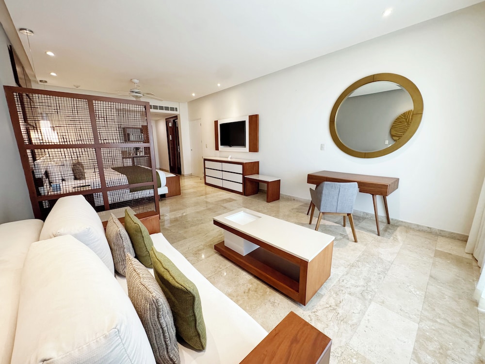 The Reef 28 Hotel & Spa - Luxury Adults Only - All Suites — Hotel rooms in Playa del Carmen, Quintana Roo
