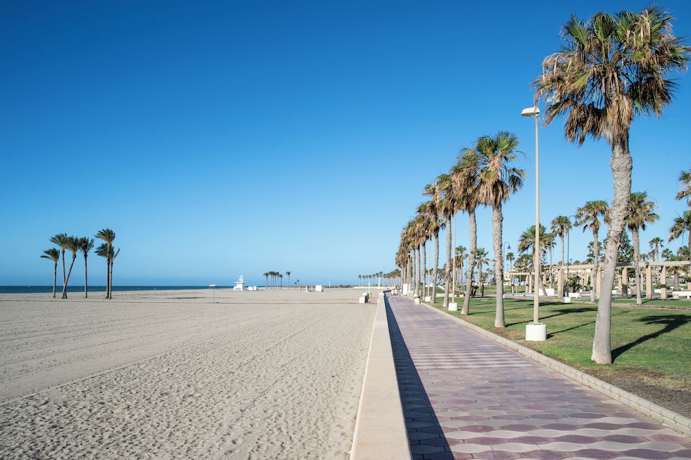 Hotel Roquetas El Palmeral by Pierre & Vacances — Beach in Roquetas de Mar, Andalusia