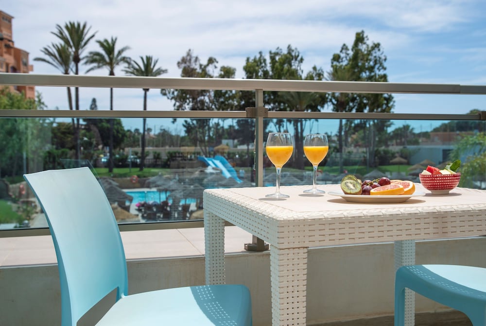 Hotel Roquetas El Palmeral by Pierre & Vacances — Swimming pool in Roquetas de Mar, Andalusia