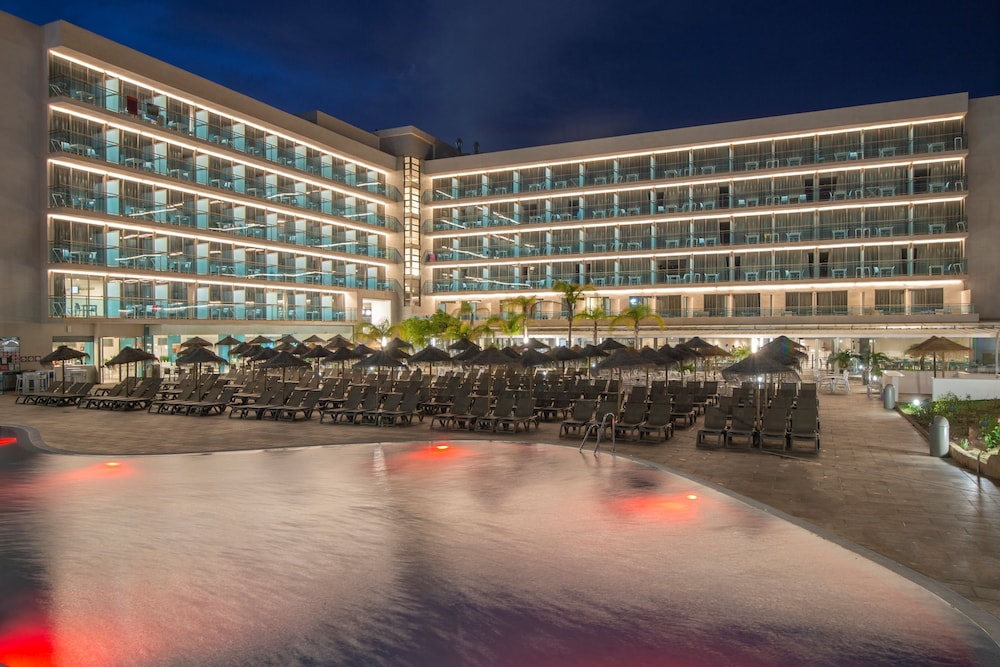 Hotel Roquetas El Palmeral by Pierre & Vacances — Hotel building in Roquetas de Mar, Andalusia