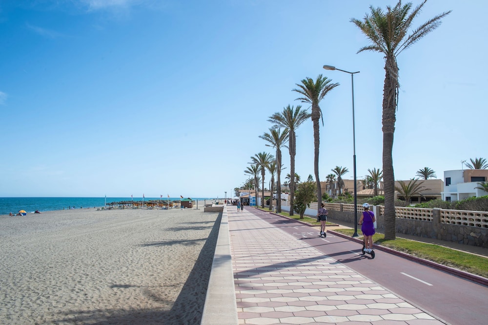 Hotel Roquetas El Palmeral by Pierre & Vacances — Beach in Roquetas de Mar, Andalusia