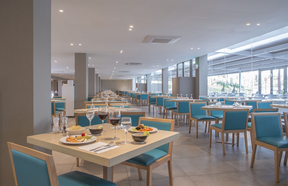 Hotel Roquetas El Palmeral by Pierre & Vacances — Restaurant & bars in Roquetas de Mar, Andalusia