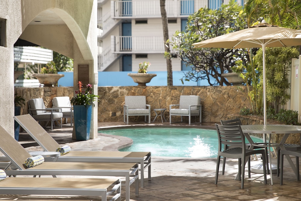 Coconut Waikiki Hotel — Hotel building in Honolulu, Hawaii