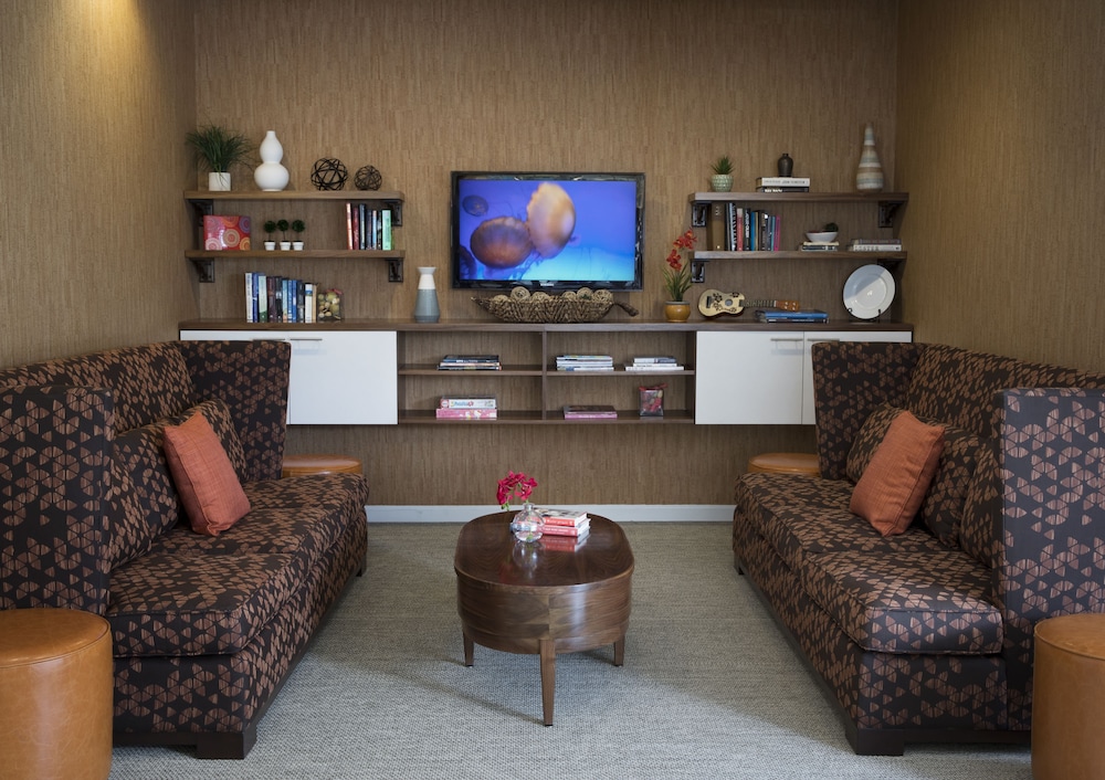 Coconut Waikiki Hotel — Hotel rooms in Honolulu, Hawaii