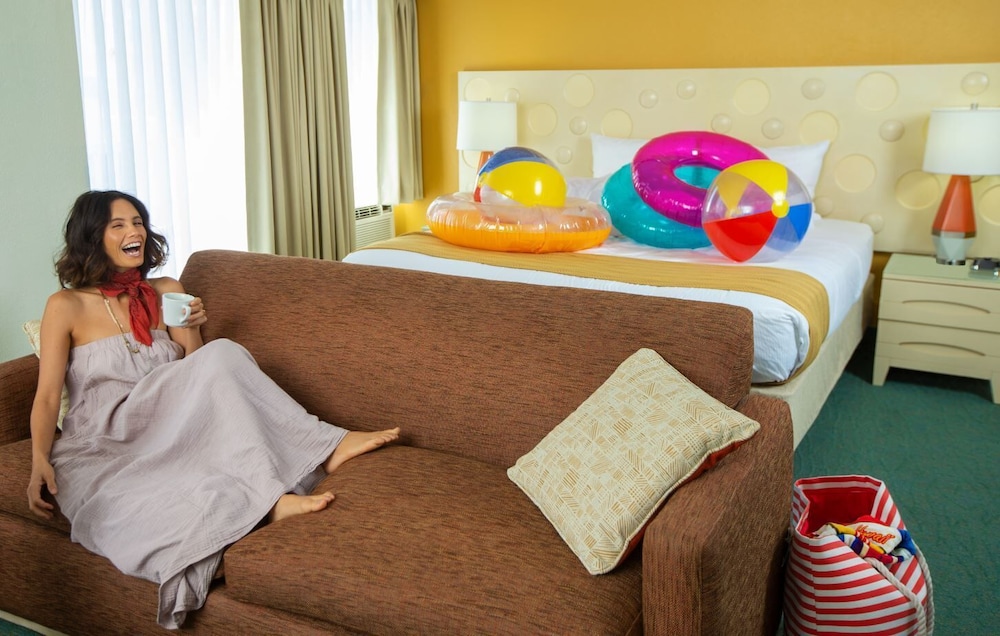 Coconut Waikiki Hotel — Hotel rooms in Honolulu, Hawaii