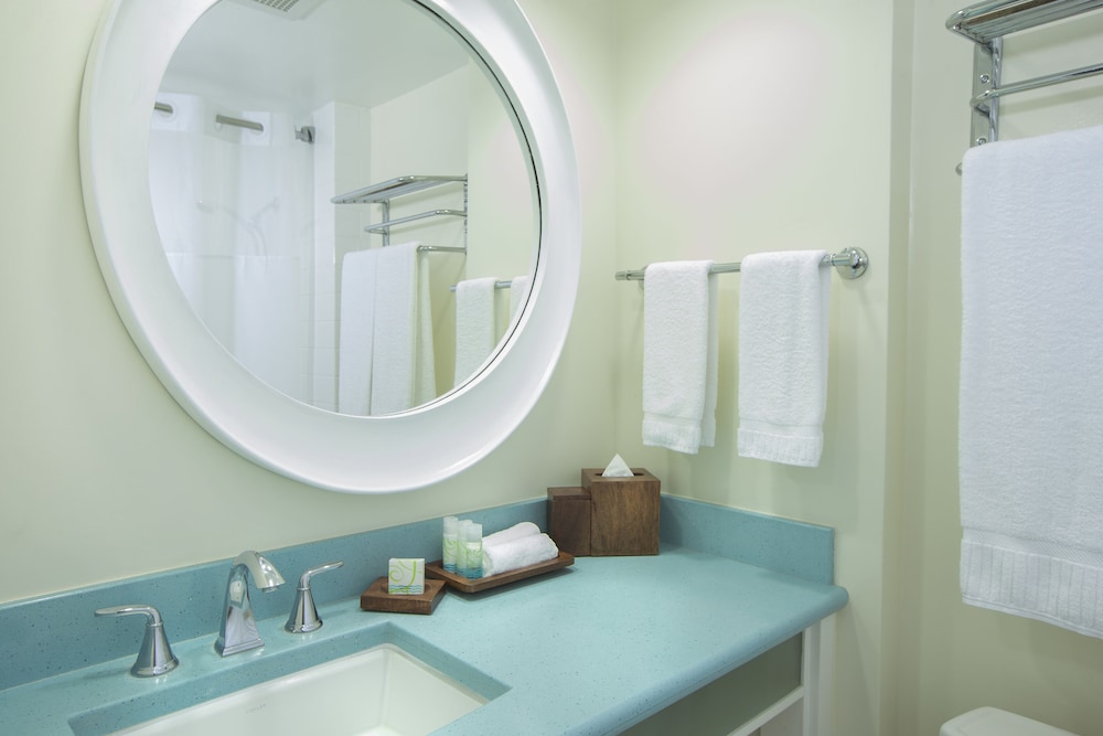 Coconut Waikiki Hotel — Hotel rooms in Honolulu, Hawaii