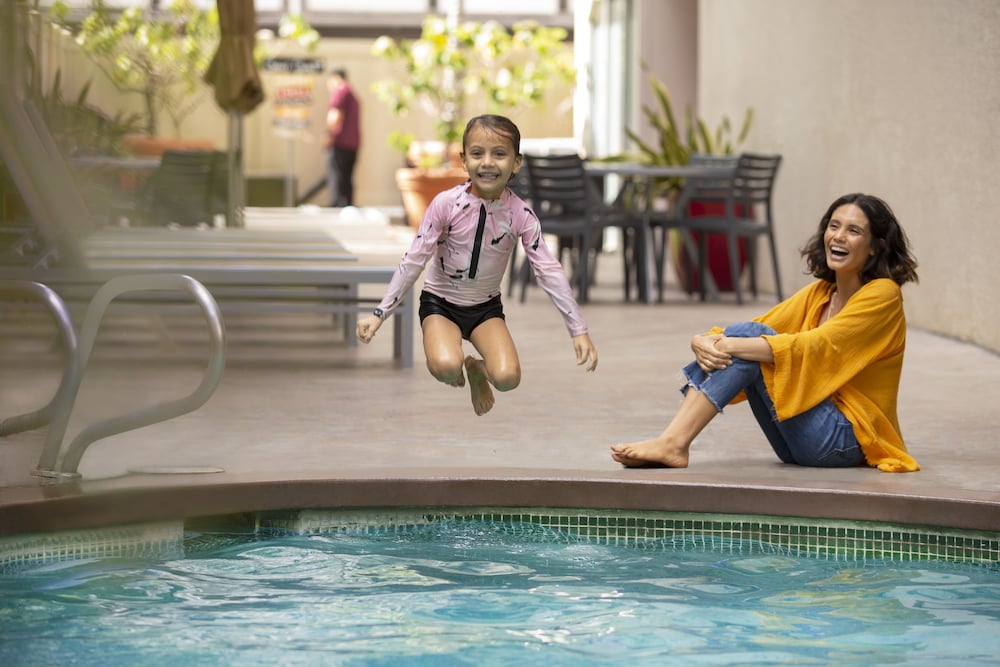 Coconut Waikiki Hotel — Swimming pool in Honolulu, Hawaii