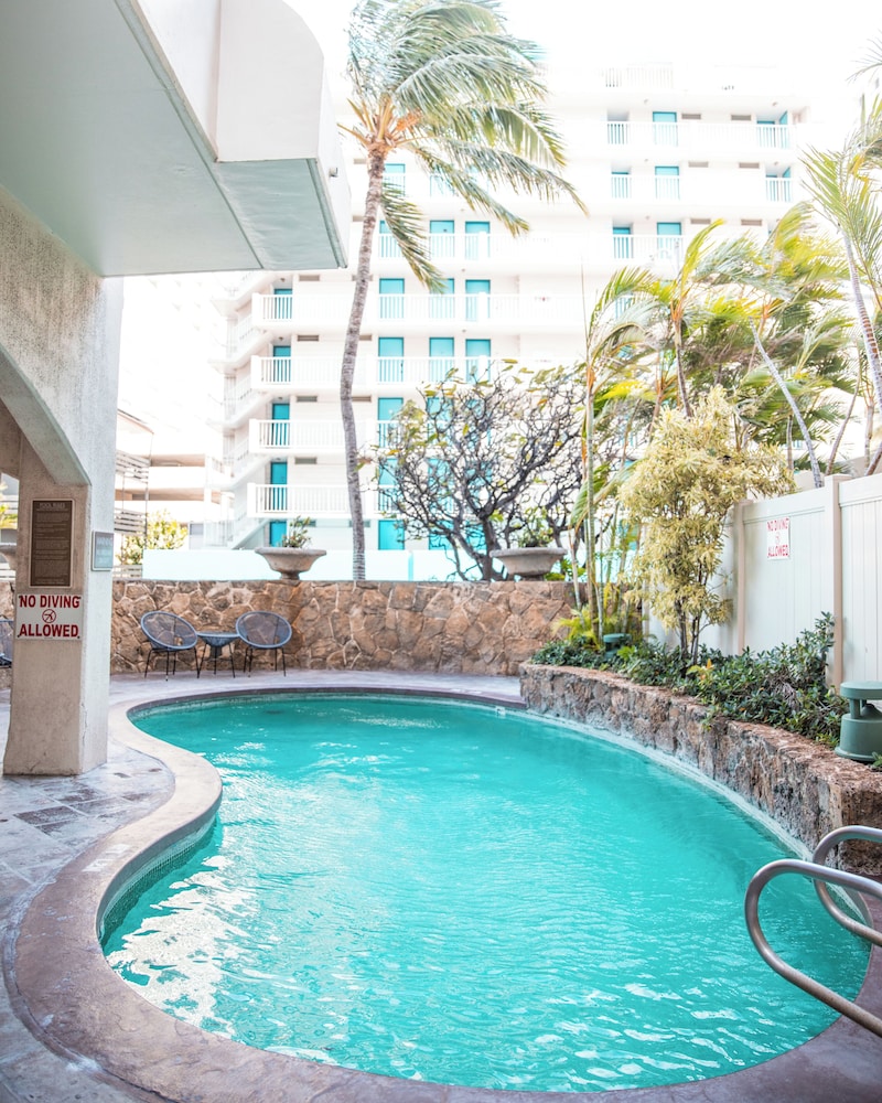 Coconut Waikiki Hotel — Main photo in Honolulu, Hawaii