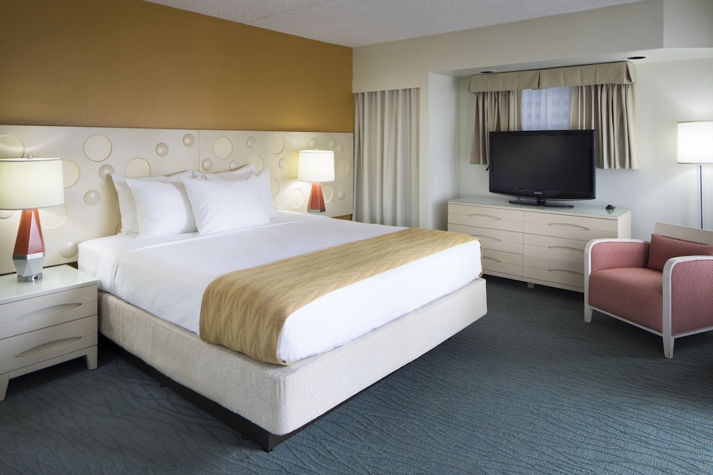 Coconut Waikiki Hotel — Hotel rooms in Honolulu, Hawaii