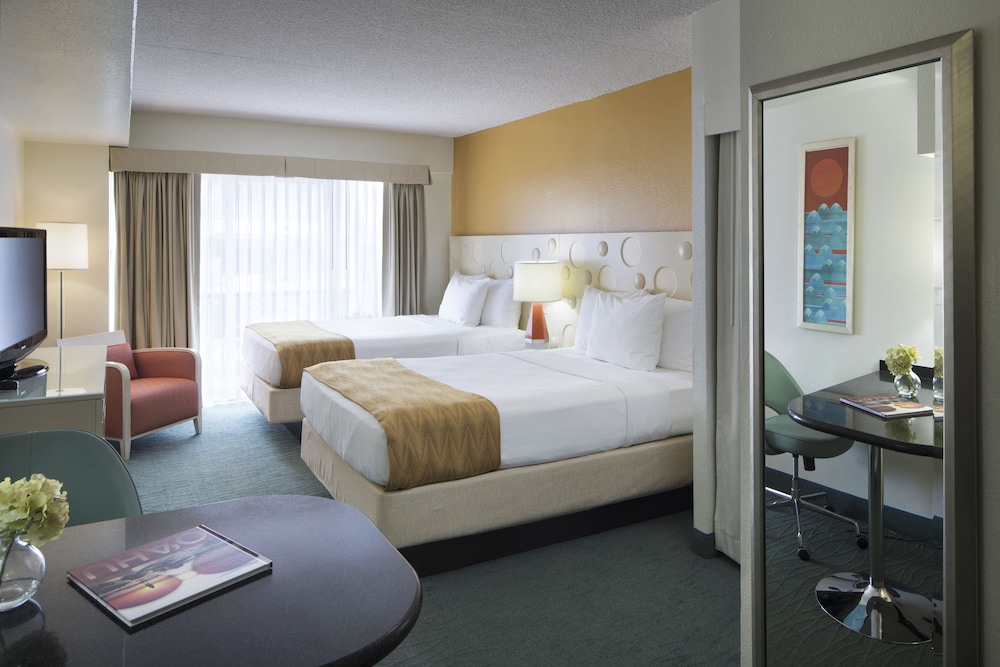 Coconut Waikiki Hotel — Hotel rooms in Honolulu, Hawaii