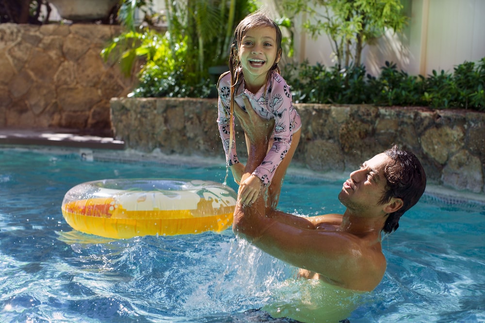 Coconut Waikiki Hotel — Swimming pool in Honolulu, Hawaii