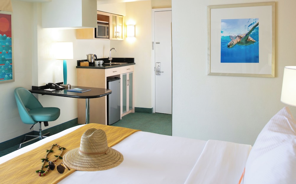 Coconut Waikiki Hotel — Hotel rooms in Honolulu, Hawaii
