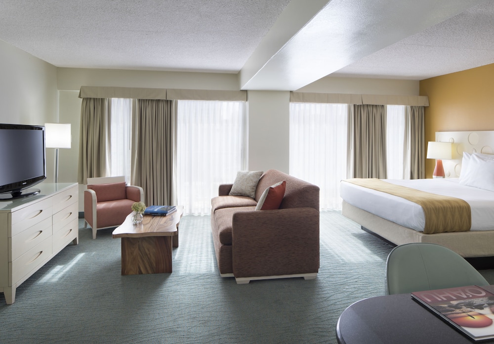 Coconut Waikiki Hotel — Hotel rooms in Honolulu, Hawaii